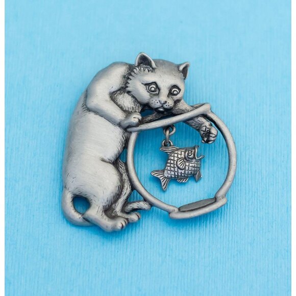 Vintage Cute Cat & Fish Brooch by JJ - N7 - Picture 1 of 2